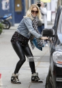 Sarah_Harding_is_pictured_at_a_local_pet_shop_in_Primrose_Hill_07_05_15_283029.jpg
