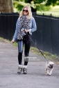 Sarah_Harding_is_pictured_at_a_local_pet_shop_in_Primrose_Hill_07_05_15_283929.jpg