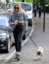 Sarah_Harding_is_pictured_at_a_local_pet_shop_in_Primrose_Hill_07_05_15_28629.jpg