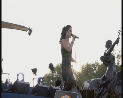 Cheryl_Cole___Gary_Barlow_-_Need_You_Now_-_Diamond_Jubilee_Concert_04_06_12_cherylcole_ru_mpg0034.jpg