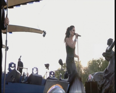 Cheryl_Cole___Gary_Barlow_-_Need_You_Now_-_Diamond_Jubilee_Concert_04_06_12_cherylcole_ru_mpg0035.jpg