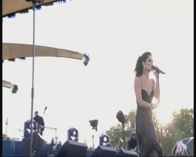 Cheryl_Cole___Gary_Barlow_-_Need_You_Now_-_Diamond_Jubilee_Concert_04_06_12_cherylcole_ru_mpg0060.jpg