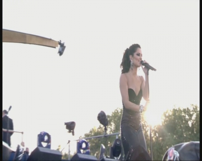 Cheryl_Cole___Gary_Barlow_-_Need_You_Now_-_Diamond_Jubilee_Concert_04_06_12_cherylcole_ru_mpg0061.jpg