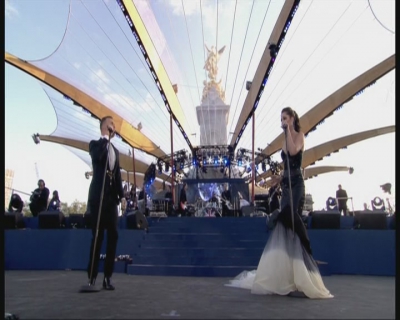 Cheryl_Cole___Gary_Barlow_-_Need_You_Now_-_Diamond_Jubilee_Concert_04_06_12_cherylcole_ru_mpg0073.jpg