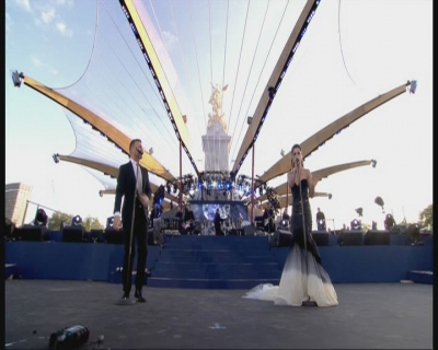 Cheryl_Cole___Gary_Barlow_-_Need_You_Now_-_Diamond_Jubilee_Concert_04_06_12_cherylcole_ru_mpg0140.jpg
