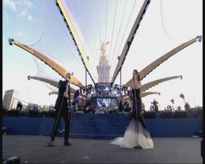 Cheryl_Cole___Gary_Barlow_-_Need_You_Now_-_Diamond_Jubilee_Concert_04_06_12_cherylcole_ru_mpg0152.jpg