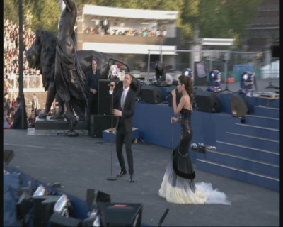 Cheryl_Cole___Gary_Barlow_-_Need_You_Now_-_Diamond_Jubilee_Concert_04_06_12_cherylcole_ru_mpg0158.jpg