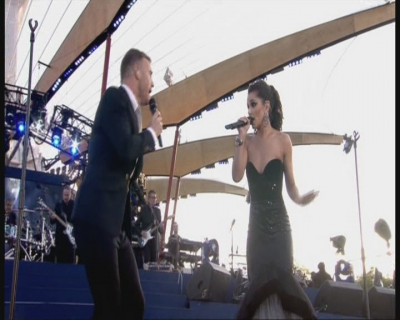 Cheryl_Cole___Gary_Barlow_-_Need_You_Now_-_Diamond_Jubilee_Concert_04_06_12_cherylcole_ru_mpg0196.jpg