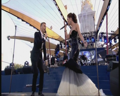 Cheryl_Cole___Gary_Barlow_-_Need_You_Now_-_Diamond_Jubilee_Concert_04_06_12_cherylcole_ru_mpg0236.jpg