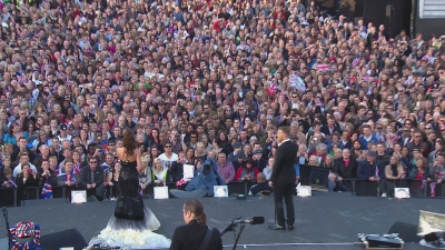 Cheryl_Tweedy___Gary_Barlow_-_Need_You_Now_28Diamond_Jubilee_Concert29_-_04_06_2012_28BBC_One_HD29_HD-002_mkv0071.jpg