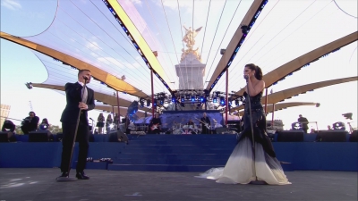 Cheryl_Tweedy___Gary_Barlow_-_Need_You_Now_28Diamond_Jubilee_Concert29_-_04_06_2012_28BBC_One_HD29_HD-002_mkv0076.jpg