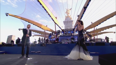 Cheryl_Tweedy___Gary_Barlow_-_Need_You_Now_28Diamond_Jubilee_Concert29_-_04_06_2012_28BBC_One_HD29_HD-002_mkv0078.jpg