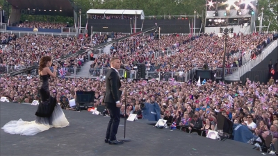 Cheryl_Tweedy___Gary_Barlow_-_Need_You_Now_28Diamond_Jubilee_Concert29_-_04_06_2012_28BBC_One_HD29_HD-002_mkv0094.jpg