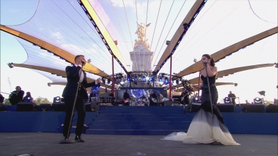 Cheryl_Tweedy___Gary_Barlow_-_Need_You_Now_28Diamond_Jubilee_Concert29_-_04_06_2012_28BBC_One_HD29_HD-002_mkv0097.jpg