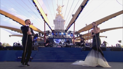 Cheryl_Tweedy___Gary_Barlow_-_Need_You_Now_28Diamond_Jubilee_Concert29_-_04_06_2012_28BBC_One_HD29_HD-002_mkv0111.jpg