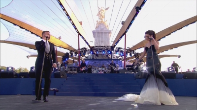 Cheryl_Tweedy___Gary_Barlow_-_Need_You_Now_28Diamond_Jubilee_Concert29_-_04_06_2012_28BBC_One_HD29_HD-002_mkv0130.jpg