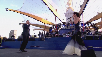 Cheryl_Tweedy___Gary_Barlow_-_Need_You_Now_28Diamond_Jubilee_Concert29_-_04_06_2012_28BBC_One_HD29_HD-002_mkv0193.jpg