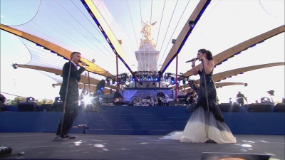 Cheryl_Tweedy___Gary_Barlow_-_Need_You_Now_28Diamond_Jubilee_Concert29_-_04_06_2012_28BBC_One_HD29_HD-002_mkv0196.jpg