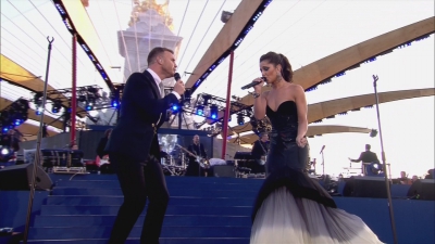 Cheryl_Tweedy___Gary_Barlow_-_Need_You_Now_28Diamond_Jubilee_Concert29_-_04_06_2012_28BBC_One_HD29_HD-002_mkv0221.jpg