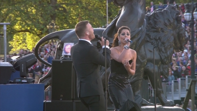Cheryl_Tweedy___Gary_Barlow_-_Need_You_Now_28Diamond_Jubilee_Concert29_-_04_06_2012_28BBC_One_HD29_HD-002_mkv0225.jpg