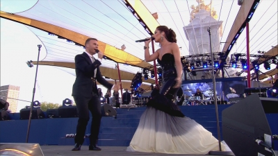 Cheryl_Tweedy___Gary_Barlow_-_Need_You_Now_28Diamond_Jubilee_Concert29_-_04_06_2012_28BBC_One_HD29_HD-002_mkv0256.jpg