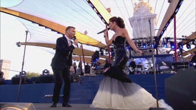 Cheryl_Tweedy___Gary_Barlow_-_Need_You_Now_28Diamond_Jubilee_Concert29_-_04_06_2012_28BBC_One_HD29_HD-002_mkv0257.jpg