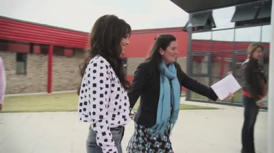 Cheryl_Cole_met_with_young_people_in_Newcastle_June_2012_mp40003.jpg
