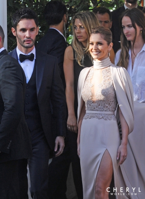 Leaving_her_hotel_in_Cannes_15_05_15_28129.jpg