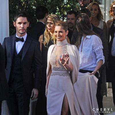 Leaving_her_hotel_in_Cannes_15_05_15_28629.jpg
