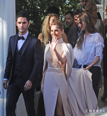 Leaving_her_hotel_in_Cannes_15_05_15_28729.jpg