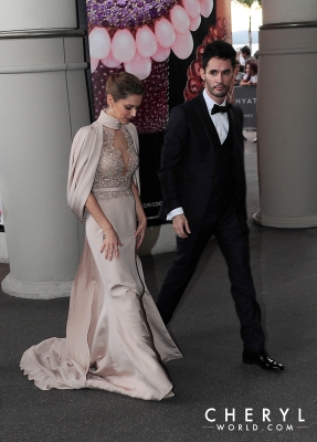Arriving_Back_at_her_hotel_in_Cannes_15_05_15_281429.jpg