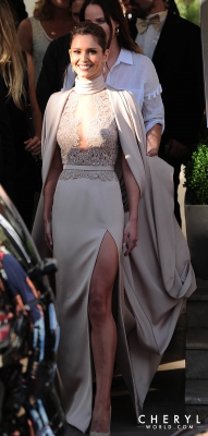 Arriving_Back_at_her_hotel_in_Cannes_15_05_15_281829.jpg