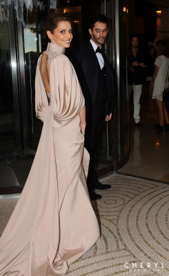 Arriving_Back_at_her_hotel_in_Cannes_15_05_15_282129.jpg