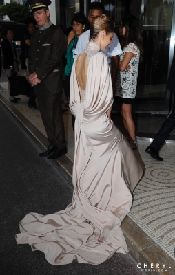 Arriving_Back_at_her_hotel_in_Cannes_15_05_15_282829.jpg