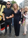 Имя файла=Kimberley_Walsh_shows_off_her_impressive_figure_in_black_jumpsuit_as_she_takes_to_the_stage_for_West_End_Live_performance_20_06_15_28629.jpg
Размер файла=153КБ
Размеры=634x851
Дата=Июнь 22, 2015 Kimberley_Walsh_shows_off_her_impressive_figure_in_black_jumpsuit_as_she_takes_to_the_stage_for_West_End_Live_performance_20_06_15_28629.jpg