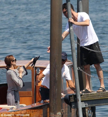 Cheryl_Fernandez_Versini_in_Tory_Burch_in_Lake_Como_02_07_15_281329.jpg