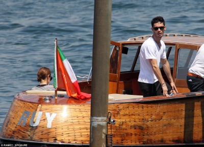 Cheryl_Fernandez_Versini_in_Tory_Burch_in_Lake_Como_02_07_15_281529.jpg