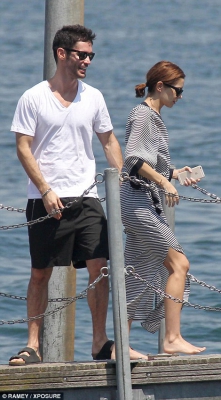 Cheryl_Fernandez_Versini_in_Tory_Burch_in_Lake_Como_02_07_15_281929.jpg
