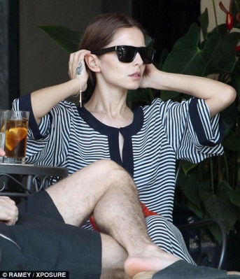 Cheryl_Fernandez_Versini_in_Tory_Burch_in_Lake_Como_02_07_15_283429.jpg