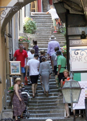 Cheryl_Fernandez_Versini_in_Tory_Burch_in_Lake_Como_02_07_15_283929.jpg