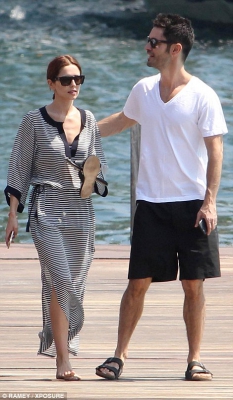 Cheryl_Fernandez_Versini_in_Tory_Burch_in_Lake_Como_02_07_15_28529.jpg