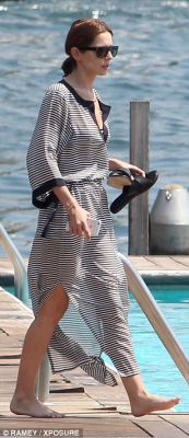 Cheryl_Fernandez_Versini_in_Tory_Burch_in_Lake_Como_02_07_15_28729.jpg
