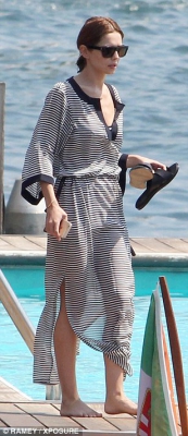 Cheryl_Fernandez_Versini_in_Tory_Burch_in_Lake_Como_02_07_15_28829.jpg