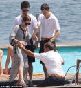 Имя файла=Cheryl_Fernandez_Versini_in_Tory_Burch_in_Lake_Como_02_07_15_281429.jpg
Размер файла=71КБ
Размеры=470x509
Дата=Июль 02, 2015 Cheryl_Fernandez_Versini_in_Tory_Burch_in_Lake_Como_02_07_15_281429.jpg