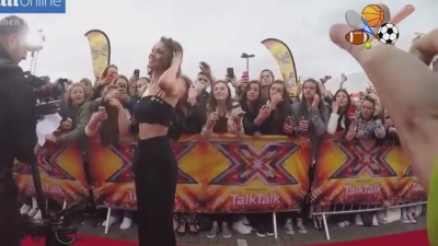 X_Factor-_Cheryl_strikes_a_pose_on_the_X_Factor_red_carpet_mp40004.jpg