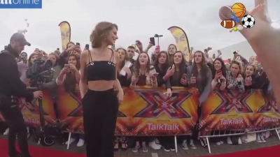 X_Factor-_Cheryl_strikes_a_pose_on_the_X_Factor_red_carpet_mp40006.jpg