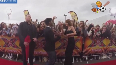 X_Factor-_Cheryl_strikes_a_pose_on_the_X_Factor_red_carpet_mp40019.jpg
