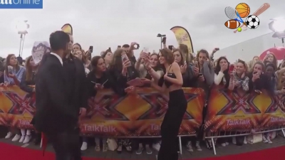 X_Factor-_Cheryl_strikes_a_pose_on_the_X_Factor_red_carpet_mp40021.jpg