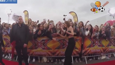 X_Factor-_Cheryl_strikes_a_pose_on_the_X_Factor_red_carpet_mp40023.jpg