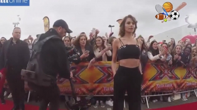 X_Factor-_Cheryl_strikes_a_pose_on_the_X_Factor_red_carpet_mp40033.jpg